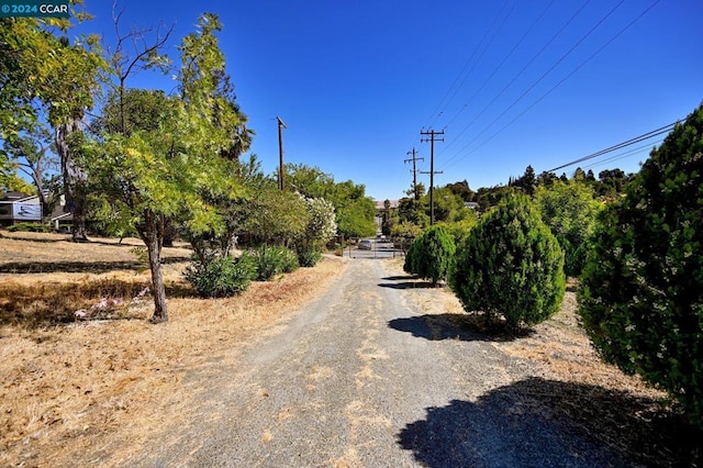 Listing photo 3 for 1051 Tilley Cir, Concord CA 94518