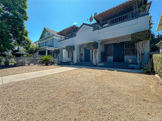 view of front of property featuring a balcony