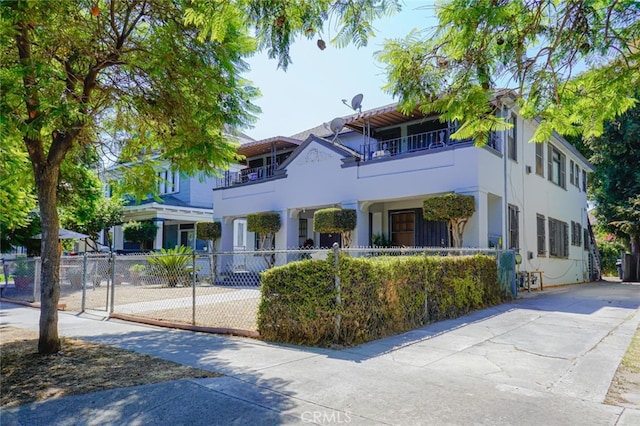 view of front of house with a balcony