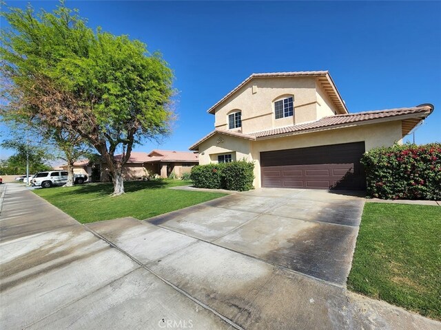 view of front of home featuring a front lawn