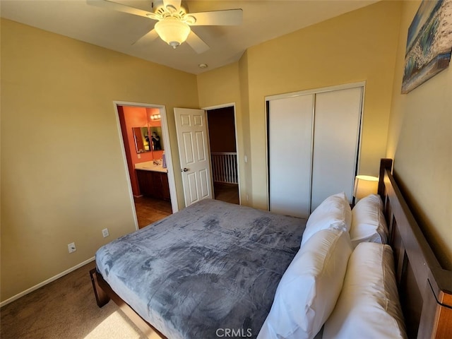 bedroom with ceiling fan, a closet, connected bathroom, and carpet flooring