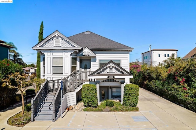 view of front facade with a garage