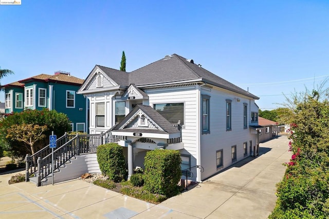 view of front of property