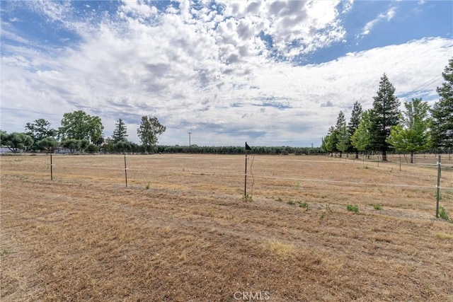 view of yard featuring a rural view