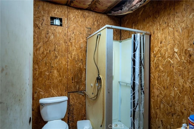 bathroom featuring toilet