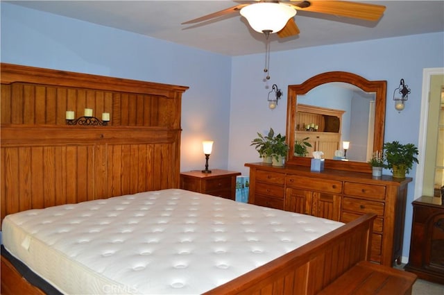 bedroom featuring ceiling fan