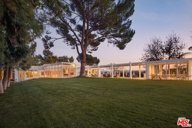 view of yard at dusk