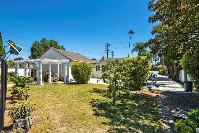 view of yard featuring a pergola