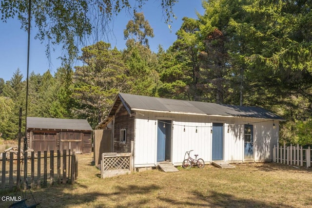 view of outdoor structure featuring a yard