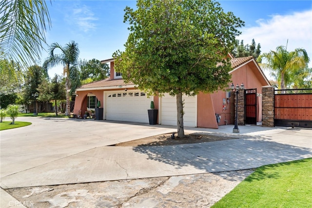 view of front facade featuring a garage