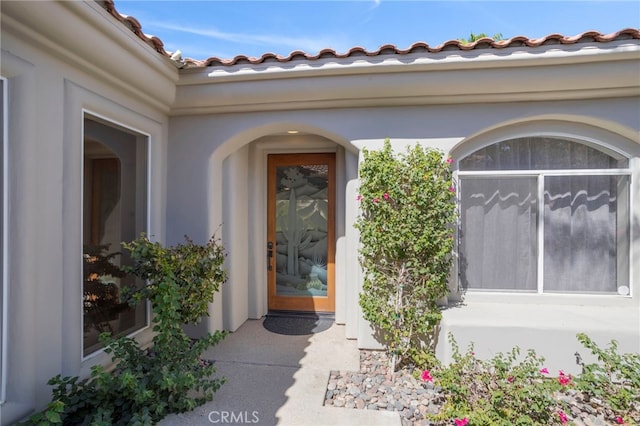 property entrance featuring a patio area