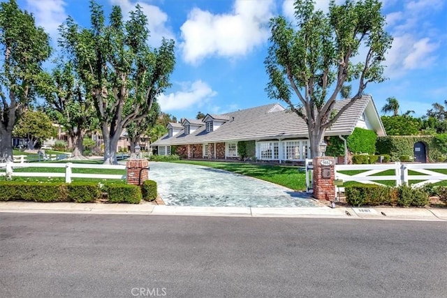 view of front of house with a front lawn