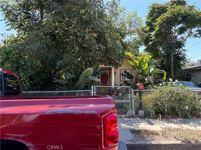 2724 Queen St, Los Angeles, CA 90039 - view of front of home with a fenced front yard