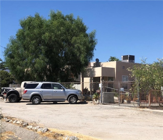 11350 El Dorado Ave, San Fernando, CA 91340 - view of vehicle parking