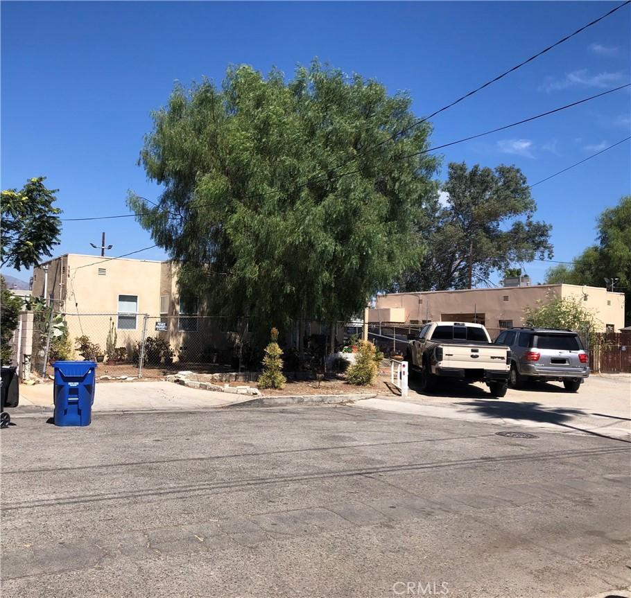 11350 El Dorado Ave, San Fernando, CA 91340 - view of front of home with stucco siding
