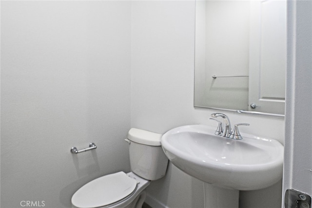 bathroom featuring toilet and sink