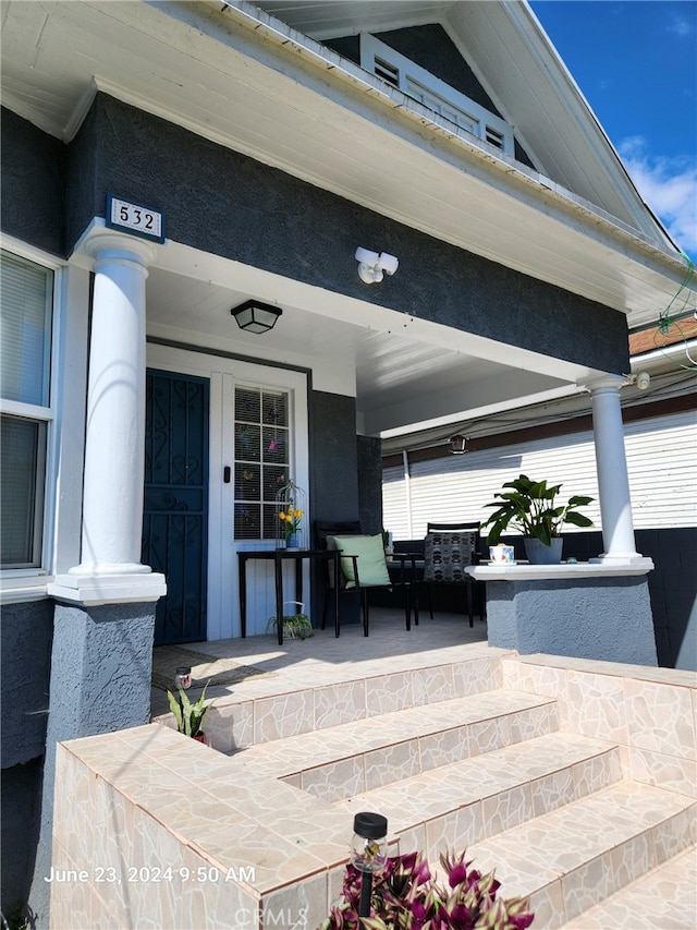 property entrance with covered porch