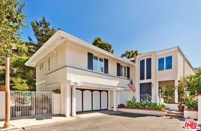 view of front facade featuring a garage