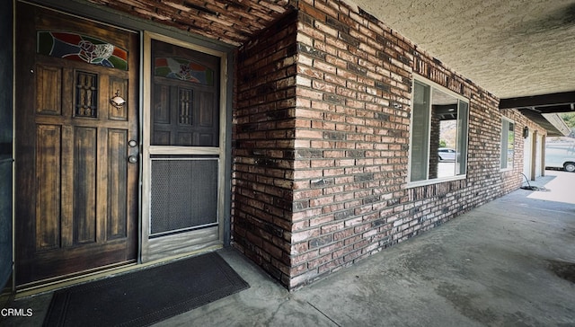 doorway to property with covered porch