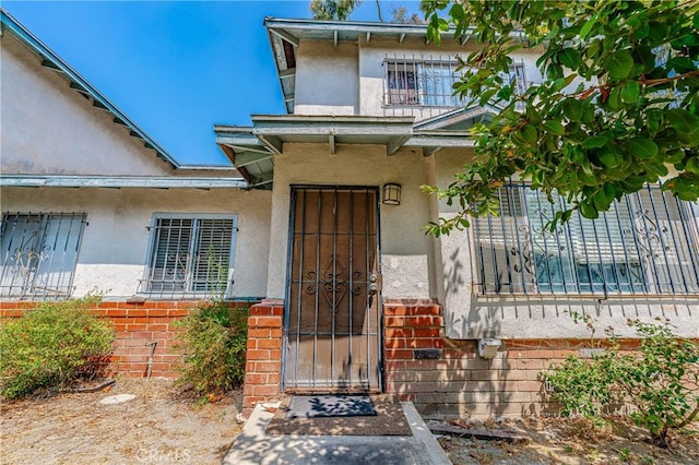 11 Hickock Ln, Carson, CA 90745 - entrance to property featuring stucco siding, brick siding, and a balcony
