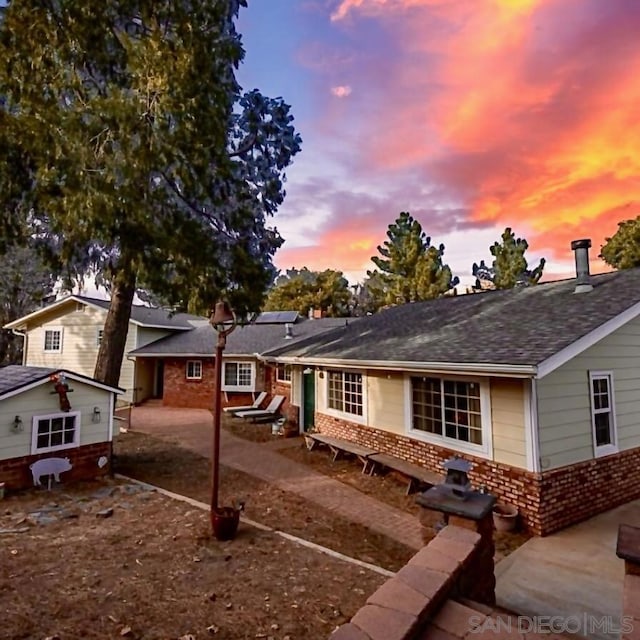 view of front of property featuring a patio area