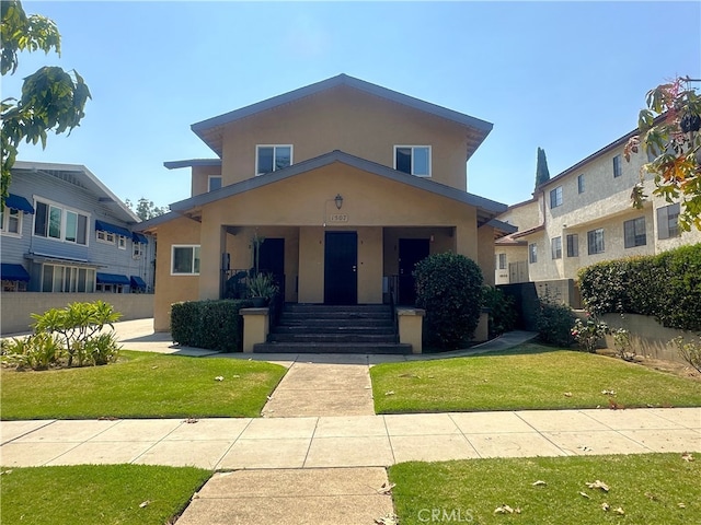 view of front facade featuring a front lawn