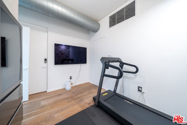 exercise area with light hardwood / wood-style floors