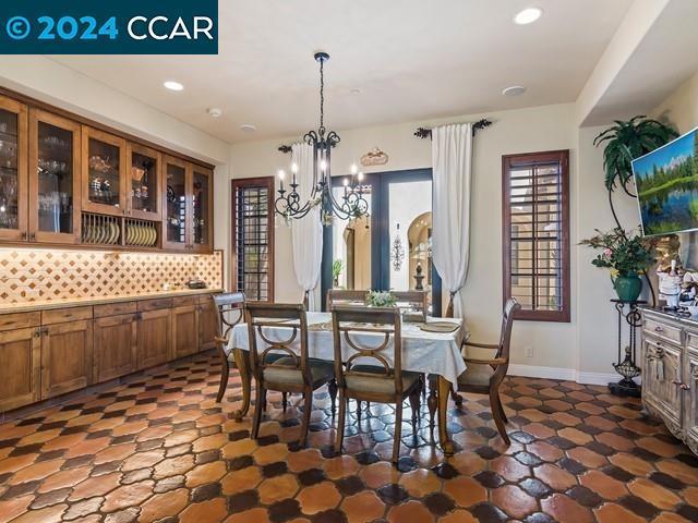 dining area with a notable chandelier