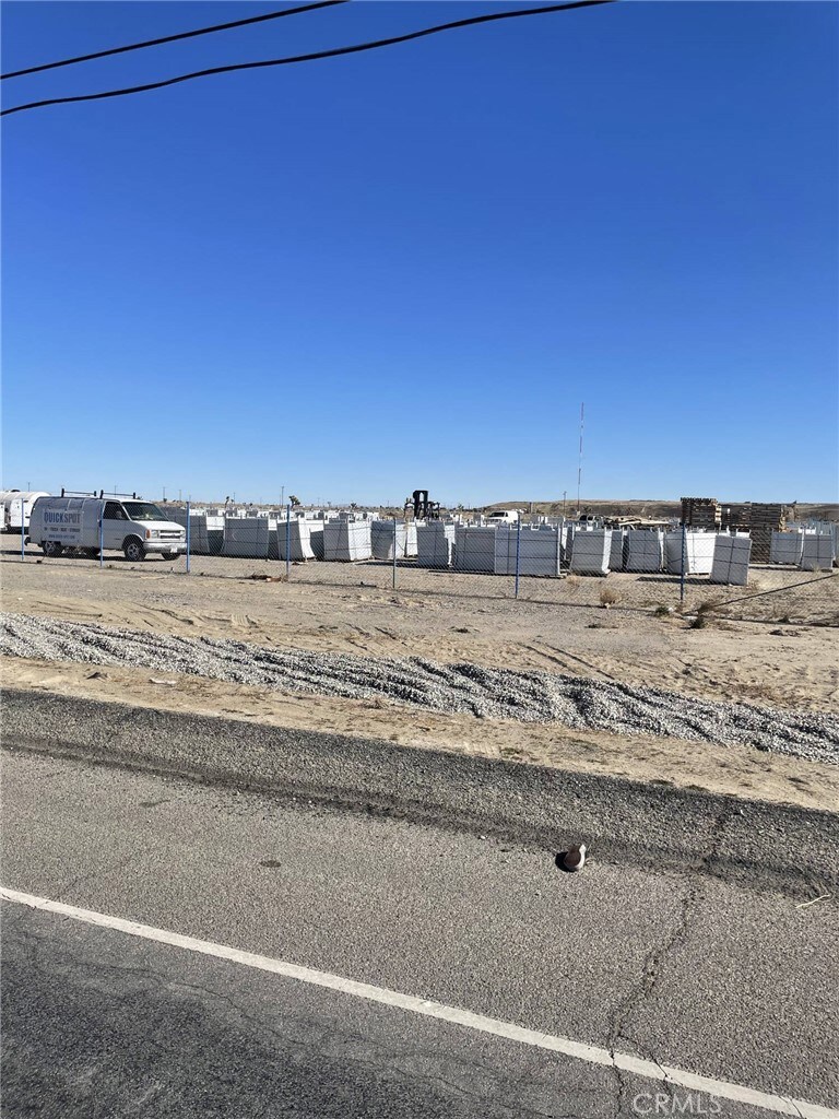 47266 Division St, Lancaster, CA 93535 - photo 2