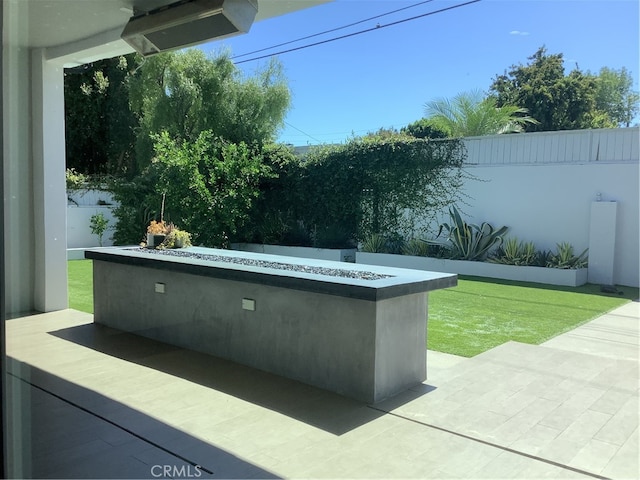 view of patio featuring an outdoor fire pit