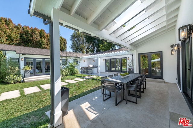 view of patio / terrace featuring an outdoor kitchen