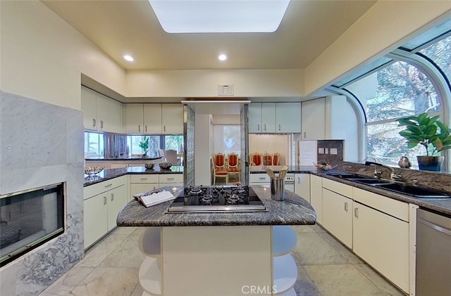 kitchen featuring appliances with stainless steel finishes, a center island, and sink