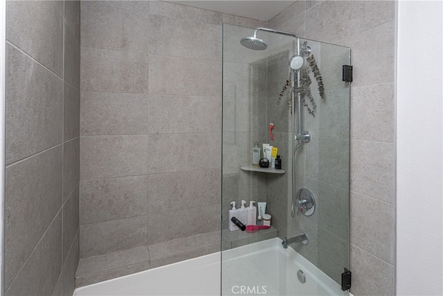 bathroom featuring tiled shower / bath combo