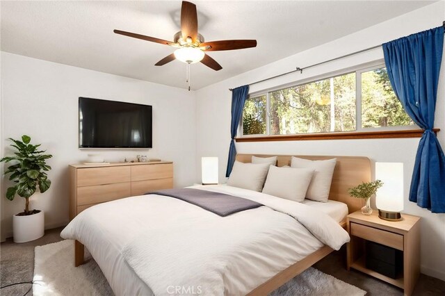 carpeted bedroom featuring a ceiling fan
