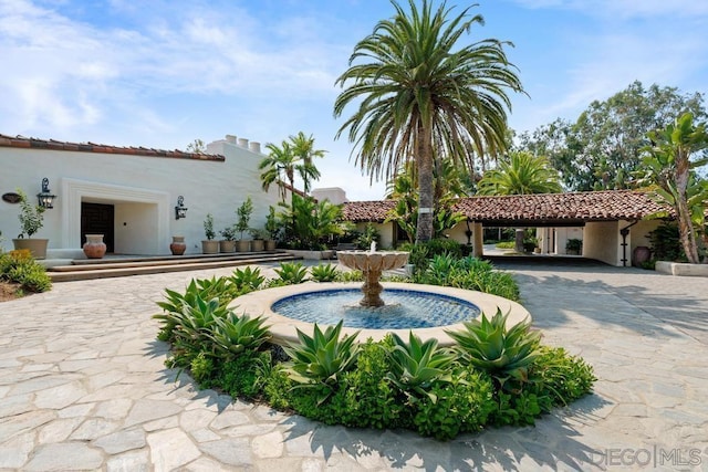 view of swimming pool