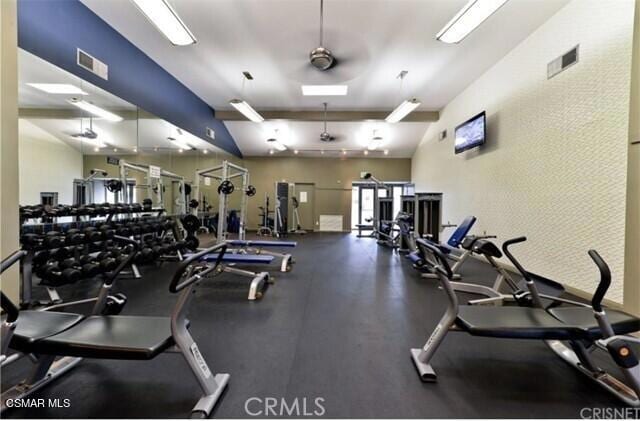 exercise room featuring ceiling fan