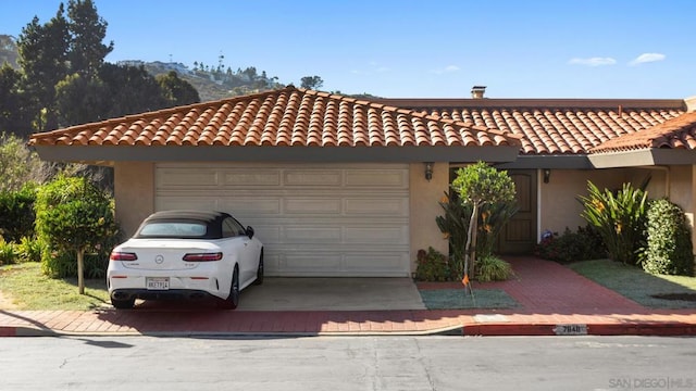 view of front of property featuring a garage