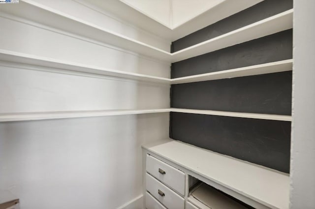 view of spacious closet