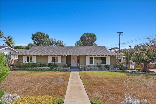 single story home featuring a front yard