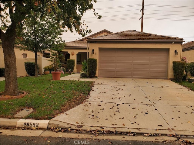 view of front facade featuring a front yard and a garage