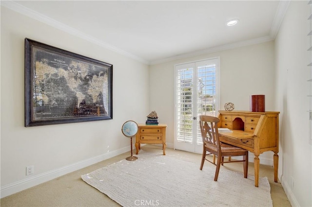 living area featuring crown molding and carpet flooring