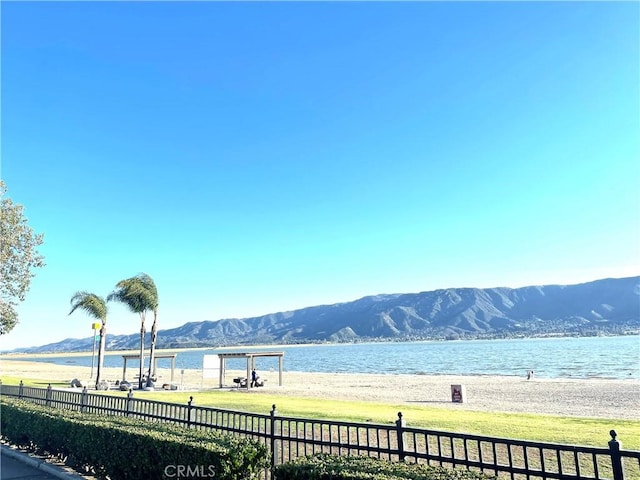 water view featuring a mountain view