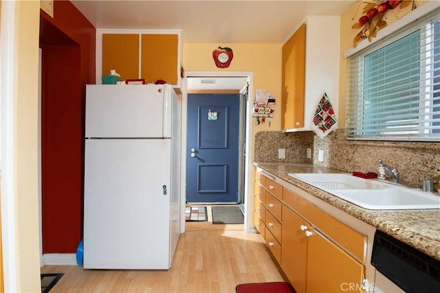 kitchen with white refrigerator, sink, light wood-type flooring, tasteful backsplash, and dishwashing machine