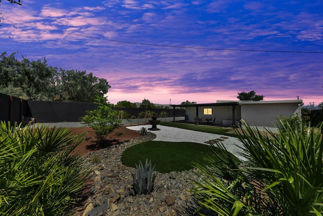 view of yard at dusk