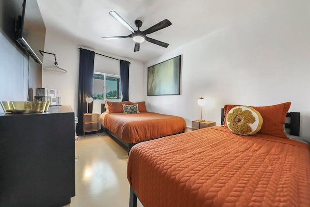 bedroom featuring ceiling fan