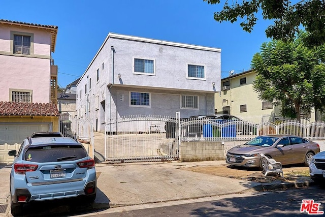 view of front facade featuring a garage