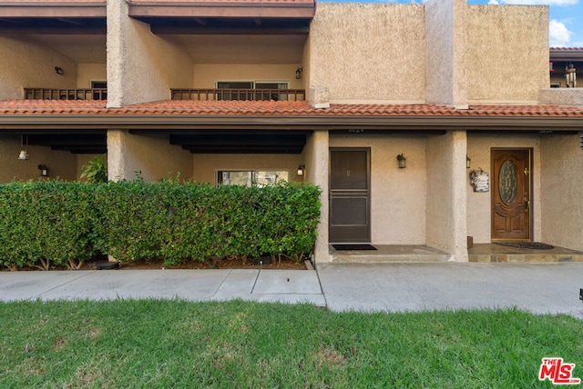 view of front of home with a balcony