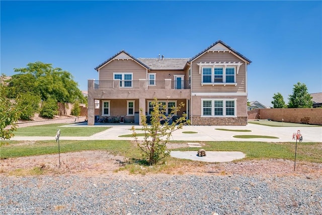 view of front of property featuring a balcony