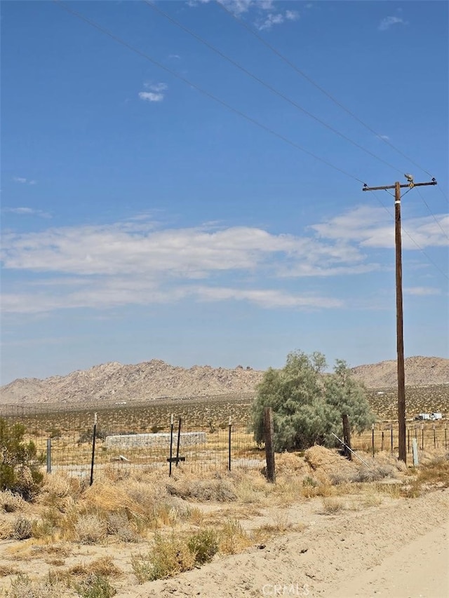 Listing photo 3 for 10252 Santa Fe Rd, Lucerne Valley CA 92356