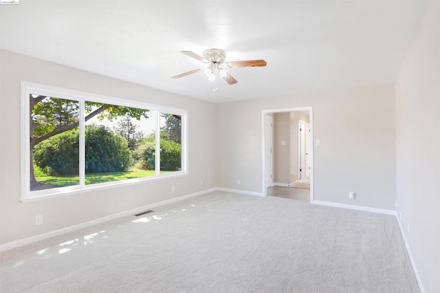 carpeted empty room featuring ceiling fan